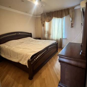 Продается Многокомнатная квартира, 72 м²