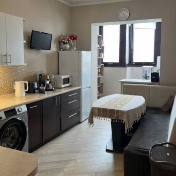 Продается 1-комнатная квартира, 47 м²