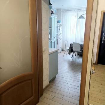 Продается 1-комнатная квартира, 54 м²