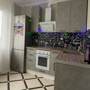 Продается 1-комнатная квартира, 42 м²