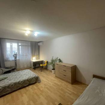 Продается 1-комнатная квартира, 42 м²