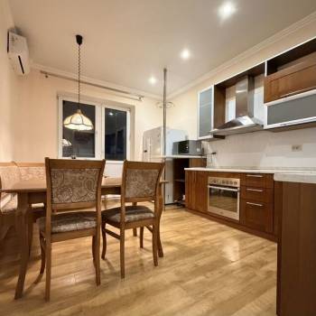 Сдается 2-х комнатная квартира, 80 м²