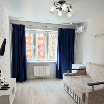 Продается 1-комнатная квартира, 42 м²