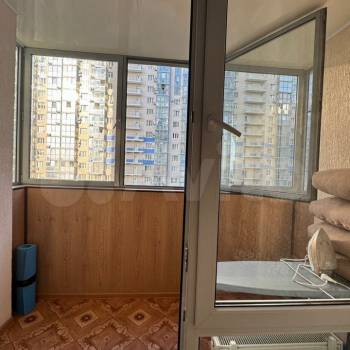 Продается 1-комнатная квартира, 58 м²