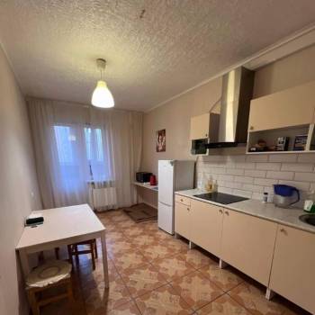 Сдается 1-комнатная квартира, 64 м²