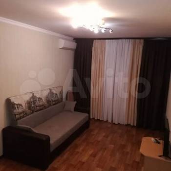 Сдается 1-комнатная квартира, 42 м²