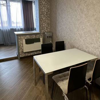 Сдается 1-комнатная квартира, 57 м²