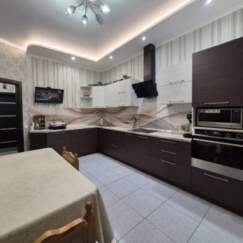 Продается Многокомнатная квартира, 115 м²