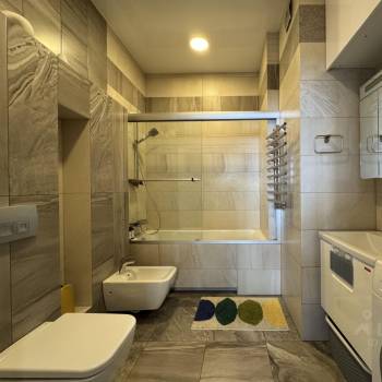 Продается 2-х комнатная квартира, 79 м²