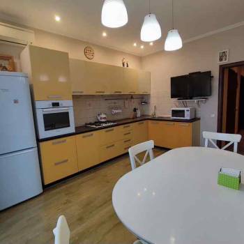 Сдается 2-х комнатная квартира, 75 м²