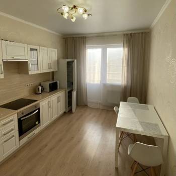 Сдается 1-комнатная квартира, 49 м²