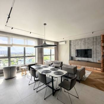 Сдается 2-х комнатная квартира, 90 м²