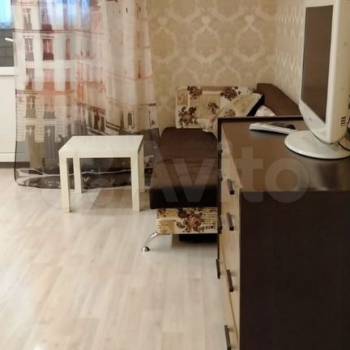 Сдается 1-комнатная квартира, 42 м²