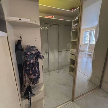 Продается 1-комнатная квартира, 53 м²