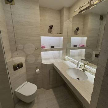 Продается 1-комнатная квартира, 53 м²