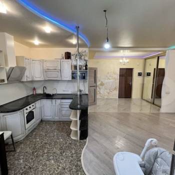 Продается 1-комнатная квартира, 53 м²