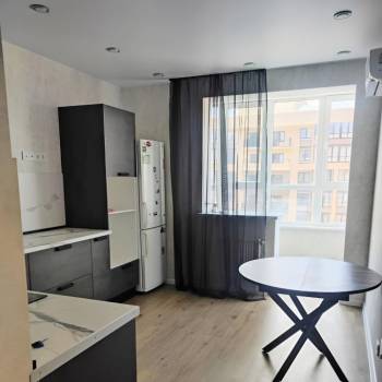 Продается 1-комнатная квартира, 40 м²