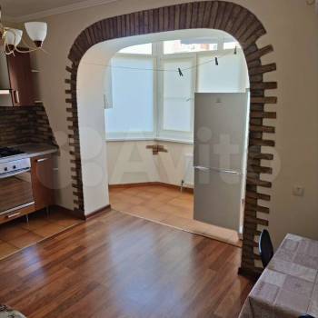 Продается 1-комнатная квартира, 42 м²