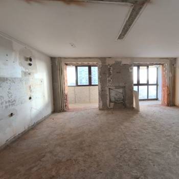 Продается 1-комнатная квартира, 74 м²