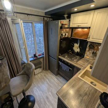 Продается Многокомнатная квартира, 60 м²