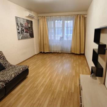 Сдается 1-комнатная квартира, 56 м²