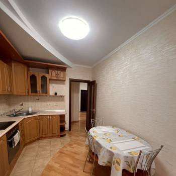 Сдается 1-комнатная квартира, 55 м²