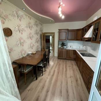Сдается 1-комнатная квартира, 62 м²
