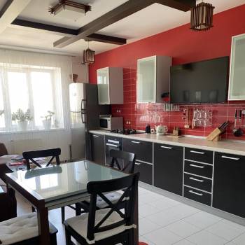 Сдается 2-х комнатная квартира, 90 м²
