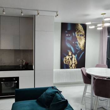 Продается 1-комнатная квартира, 54 м²