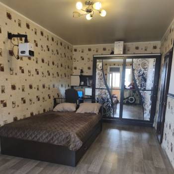 Продается 1-комнатная квартира, 42 м²