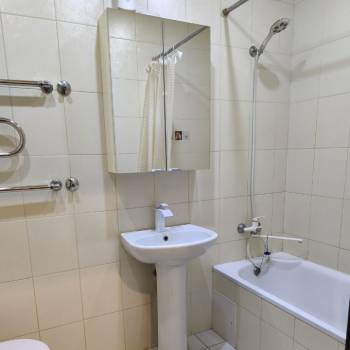 Продается 1-комнатная квартира, 42 м²