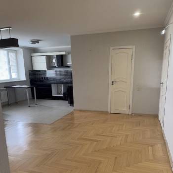 Продается 2-х комнатная квартира, 100 м²