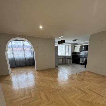 Продается 2-х комнатная квартира, 100 м²