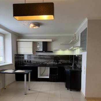 Продается 2-х комнатная квартира, 100 м²