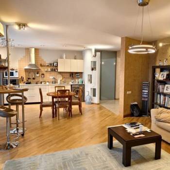 Продается 3-х комнатная квартира, 102 м²
