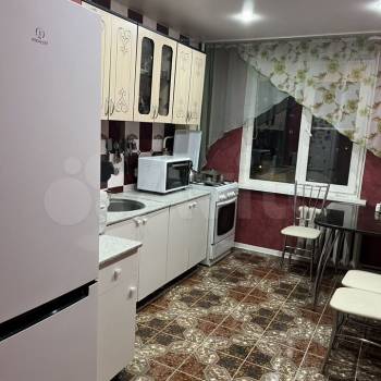 Продается Многокомнатная квартира, 74,9 м²