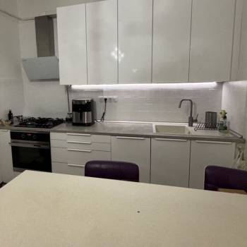 Продается 1-комнатная квартира, 63,2 м²