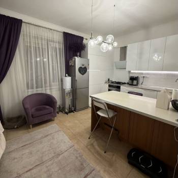 Продается 1-комнатная квартира, 63,2 м²