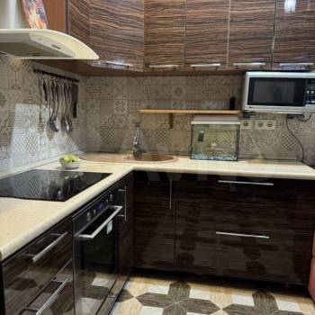 Продается 1-комнатная квартира, 42 м²