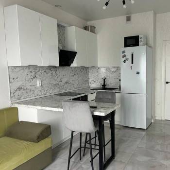 Продается 1-комнатная квартира, 53 м²