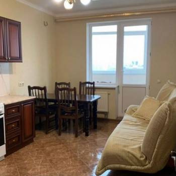 Сдается 1-комнатная квартира, 62 м²