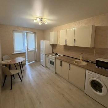 Сдается 1-комнатная квартира, 42 м²