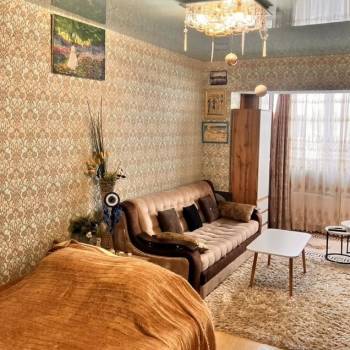 Продается 1-комнатная квартира, 42 м²