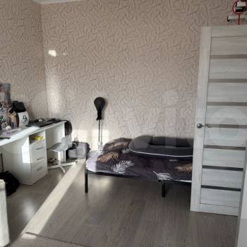 Продается 1-комнатная квартира, 42 м²