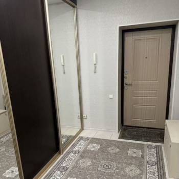 Продается 1-комнатная квартира, 49 м²