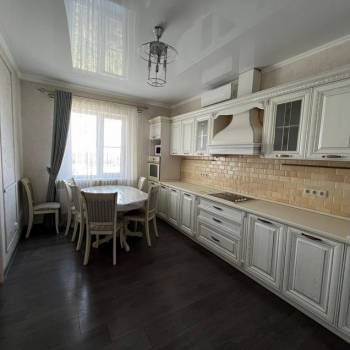 Продается Многокомнатная квартира, 140 м²
