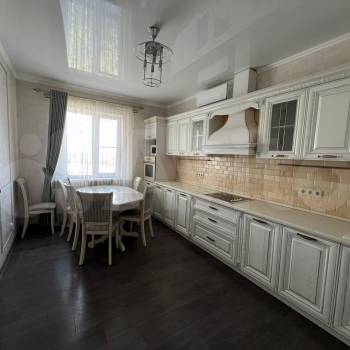 Продается Многокомнатная квартира, 140 м²