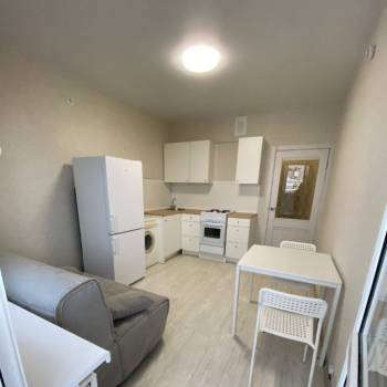 Продается 1-комнатная квартира, 37 м²