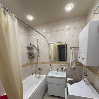 Сдается 2-х комнатная квартира, 77 м²
