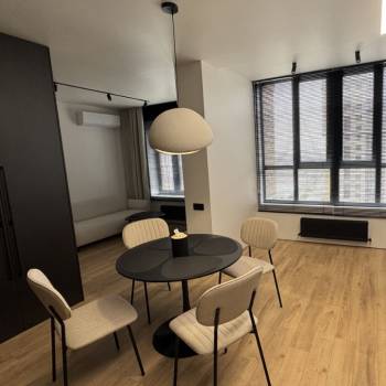 Продается 1-комнатная квартира, 42 м²